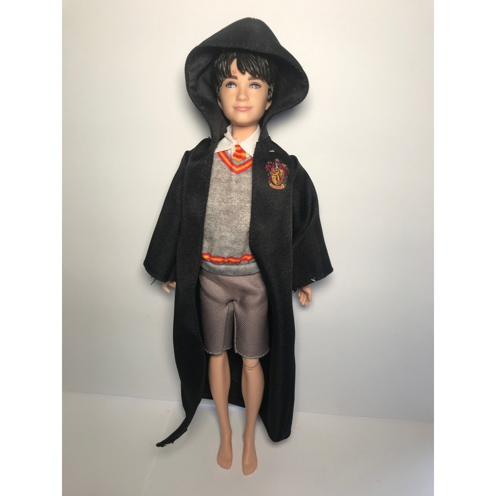 Mattel 2018 Harry Potter #FYM50 Wizarding World Doll with Robe and Shorts